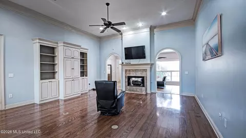 Living - 137 Vineyard Blvd, Brandon, MS 39047 photo 2 of 4