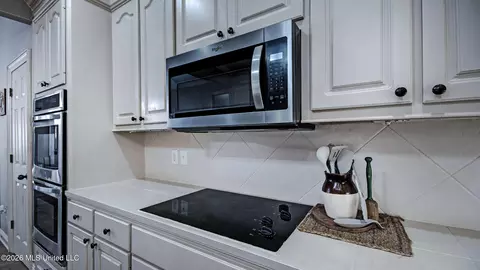 Kitchen - 137 Vineyard Blvd, Brandon, MS 39047 photo 4 of 4