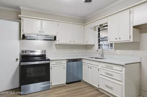 Kitchen - 116 Billy Byrd Dr, Clinton, MS 39056 photo 1 of 1