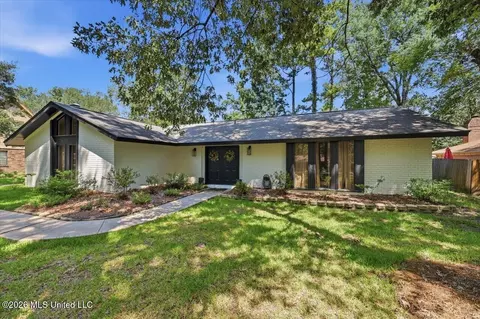 113 Poplar Dr, Brandon, MS 39047 photo 1
