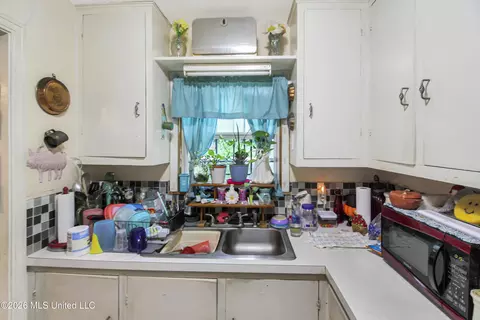 Kitchen - 5155 Barrier Pl, Jackson, MS 39204 photo 2 of 3
