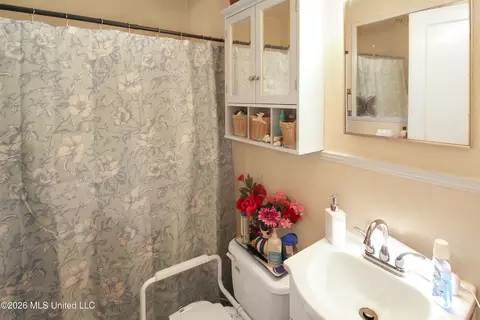 Bath - 5155 Barrier Pl, Jackson, MS 39204 photo 1 of 1