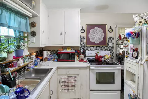 Kitchen - 5155 Barrier Pl, Jackson, MS 39204 photo 1 of 3