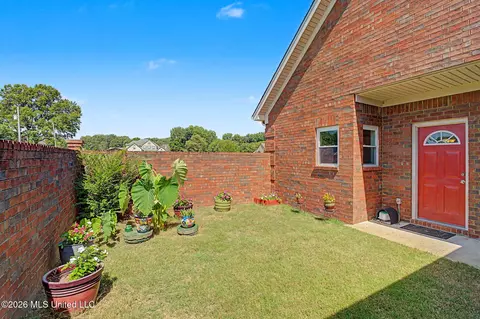 Exterior - 2578 Oak Crossing Dr, Hernando, MS 38632 photo 7 of 8