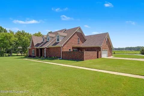Exterior - 2578 Oak Crossing Dr, Hernando, MS 38632 photo 3 of 8