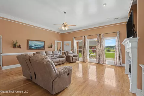 Living - 2578 Oak Crossing Dr, Hernando, MS 38632 photo 1 of 2