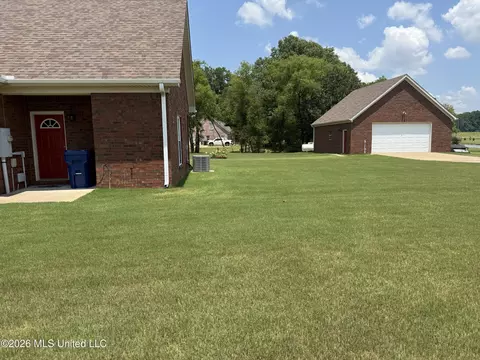 Exterior - 2578 Oak Crossing Dr, Hernando, MS 38632 photo 12 of 12