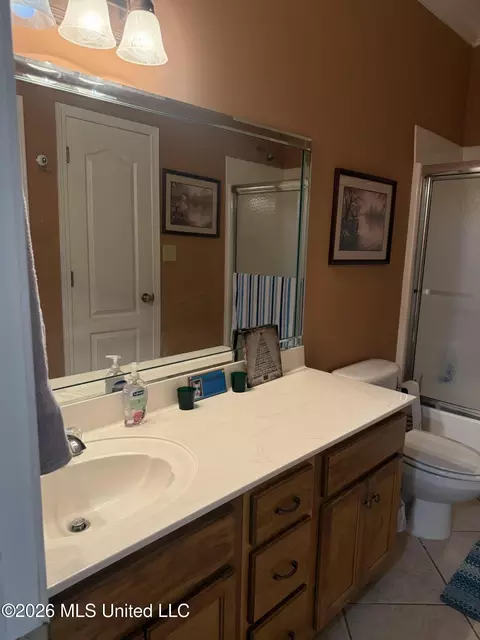 Bath - 2578 Oak Crossing Dr, Hernando, MS 38632 photo 8 of 11