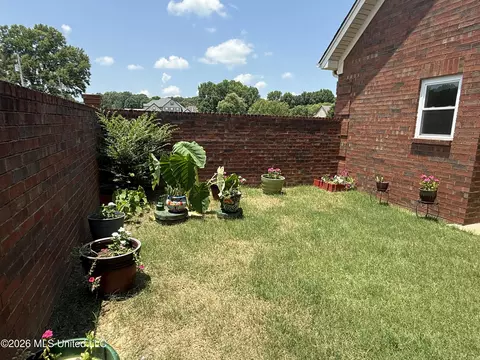 Exterior - 2578 Oak Crossing Dr, Hernando, MS 38632 photo 4 of 12