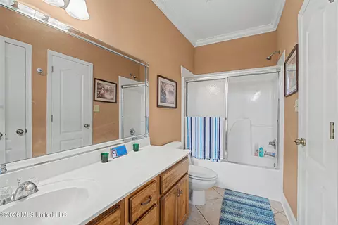 Bath - 2578 Oak Crossing Dr, Hernando, MS 38632 photo 6 of 6