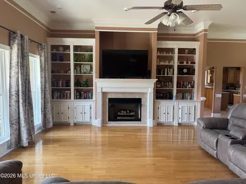 Living - 2578 Oak Crossing Dr, Hernando, MS 38632 photo 1 of 3