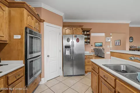 Kitchen - 2578 Oak Crossing Dr, Hernando, MS 38632 photo 3 of 3