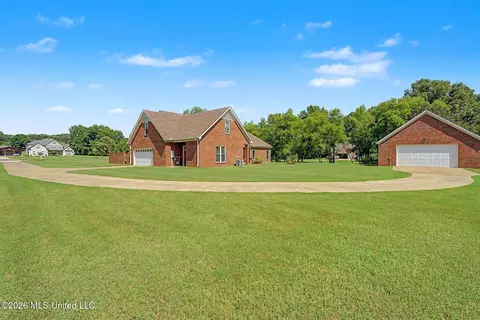Exterior - 2578 Oak Crossing Dr, Hernando, MS 38632 photo 4 of 8