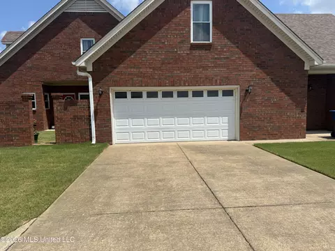 Exterior - 2578 Oak Crossing Dr, Hernando, MS 38632 photo 6 of 12