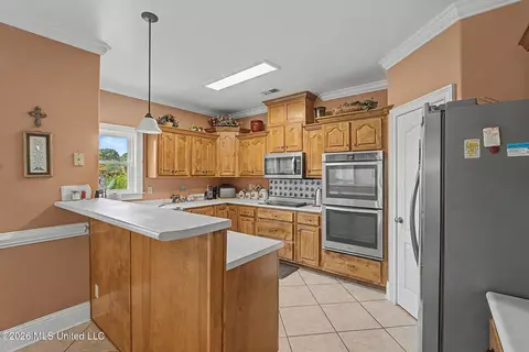 Kitchen - 2578 Oak Crossing Dr, Hernando, MS 38632 photo 2 of 3