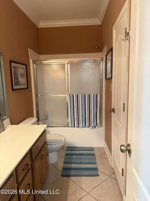 Bath - 2578 Oak Crossing Dr, Hernando, MS 38632 photo 7 of 11
