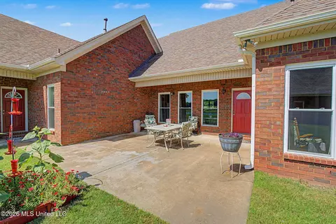 Exterior - 2578 Oak Crossing Dr, Hernando, MS 38632 photo 6 of 8