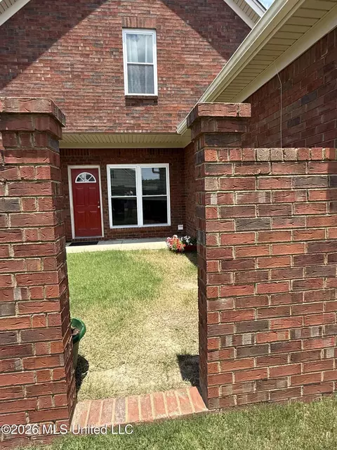 Exterior - 2578 Oak Crossing Dr, Hernando, MS 38632 photo 3 of 12