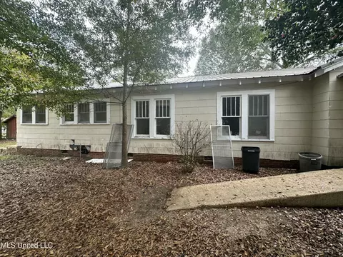 Exterior - 429 1st Ave, Magee, MS 39111 photo 1 of 3