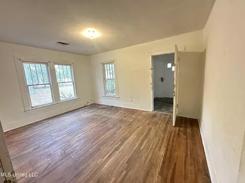 Living - 429 1st Ave, Magee, MS 39111 photo 1 of 6