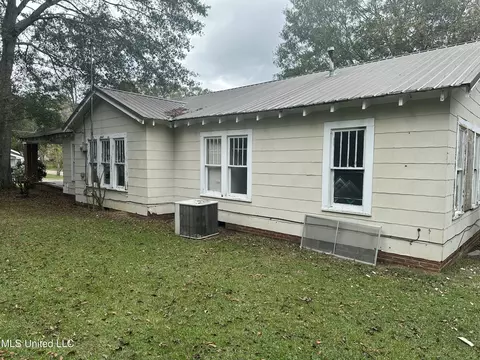 Exterior - 429 1st Ave, Magee, MS 39111 photo 3 of 3