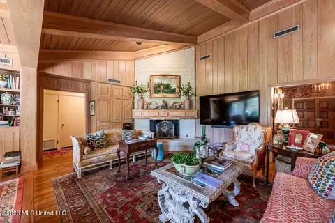 Living - 3 Bingaman Ln, Natchez, MS 39120 photo 5 of 6