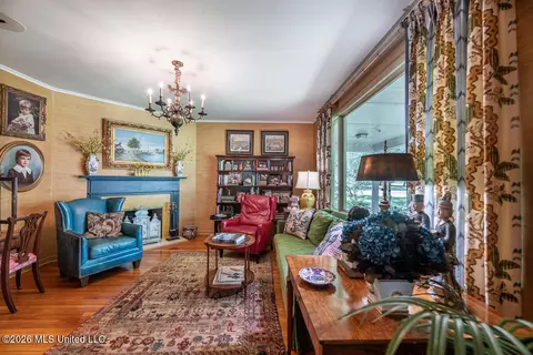 Living - 3 Bingaman Ln, Natchez, MS 39120 photo 1 of 6