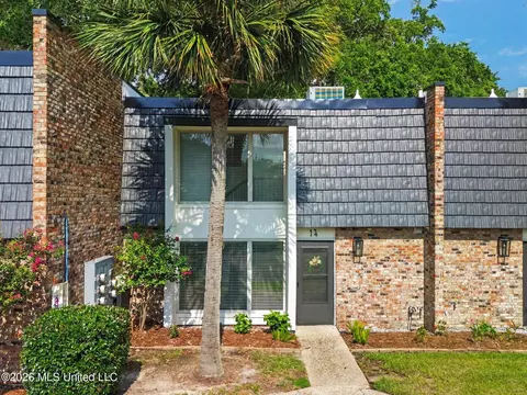 527 Front Beach Dr #14, Ocean Springs, MS 39564