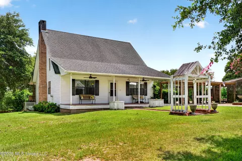 574 Slade Woodward Rd, Poplarville, MS 39470