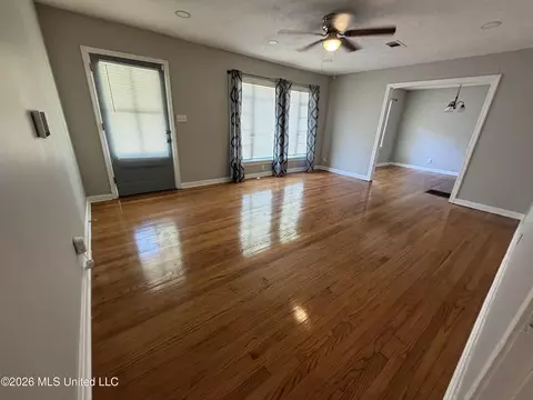 Living - 618 Launcelot Rd, Jackson, MS 39206 photo 1 of 6