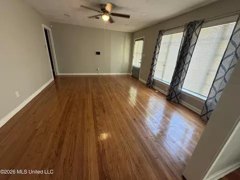 Living - 618 Launcelot Rd, Jackson, MS 39206 photo 2 of 6