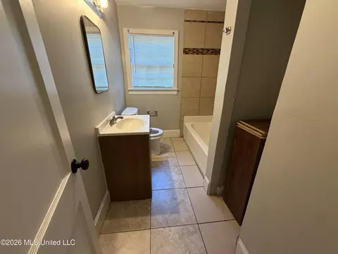 Bath - 618 Launcelot Rd, Jackson, MS 39206 photo 2 of 2