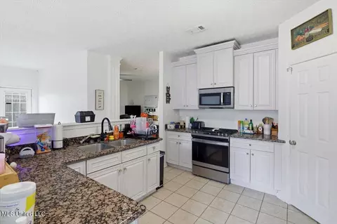 Kitchen - 204 Lyle Cir, Brandon, MS 39042 photo 1 of 3