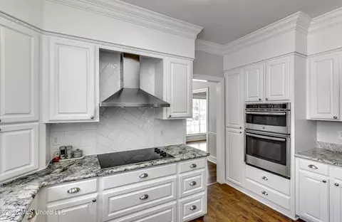 Kitchen - 85 Eastgate Dr, Brandon, MS 39042 photo 5 of 9