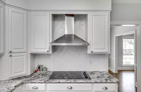 Kitchen - 85 Eastgate Dr, Brandon, MS 39042 photo 6 of 9