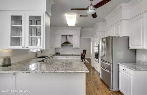 Kitchen - 85 Eastgate Dr, Brandon, MS 39042 photo 9 of 9