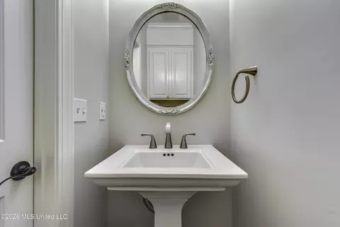 Bath - 85 Eastgate Dr, Brandon, MS 39042 photo 1 of 9