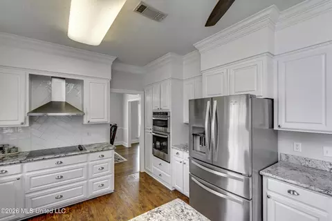 Kitchen - 85 Eastgate Dr, Brandon, MS 39042 photo 8 of 9