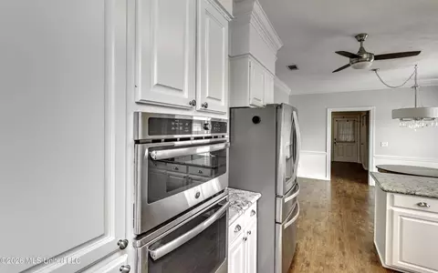Kitchen - 85 Eastgate Dr, Brandon, MS 39042 photo 1 of 9