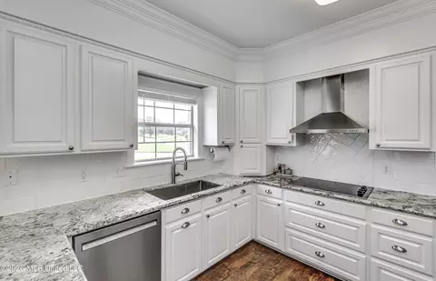 Kitchen - 85 Eastgate Dr, Brandon, MS 39042 photo 7 of 9