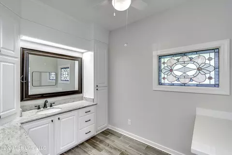 Bath - 85 Eastgate Dr, Brandon, MS 39042 photo 4 of 9