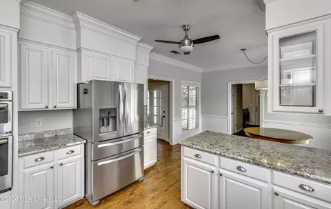 Kitchen - 85 Eastgate Dr, Brandon, MS 39042 photo 4 of 9