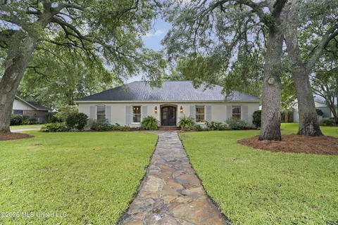 45 Greenbriar Dr, Gulfport, MS 39507