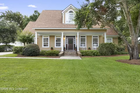 134 Victoria Ln, Pass Christian, MS 39571