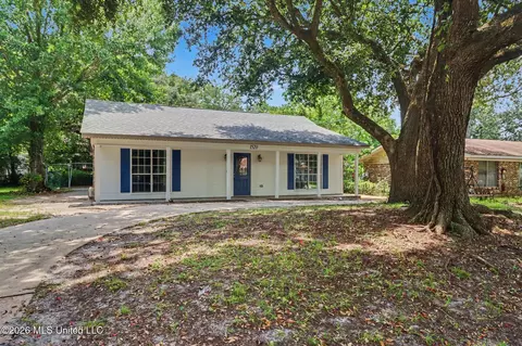 1520 S 10th St, Ocean Springs, MS 39564