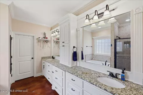 Bath - 200 Belle Oak Dr, Brandon, MS 39042 photo 1 of 4