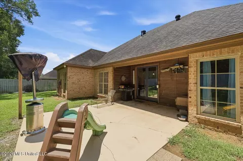 Exterior - 200 Belle Oak Dr, Brandon, MS 39042 photo 4 of 6