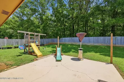 Exterior - 200 Belle Oak Dr, Brandon, MS 39042 photo 3 of 6