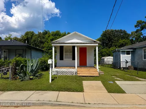 212 Bowen St, Biloxi, MS 39530