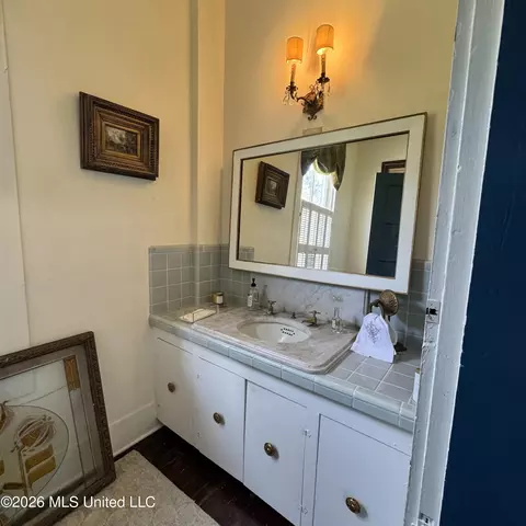 Bath - 212 Linton Ave, Natchez, MS 39120 photo 1 of 3